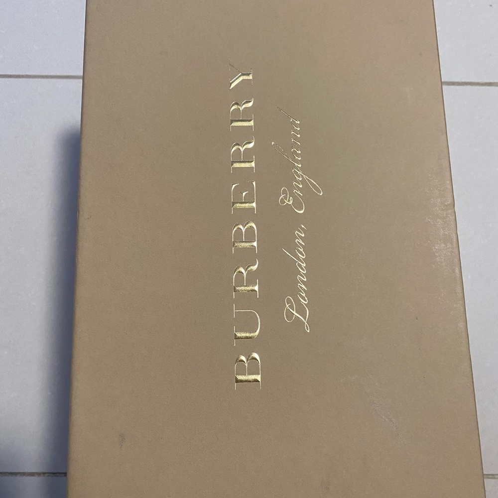 Burberry sneaker, wore it few times.